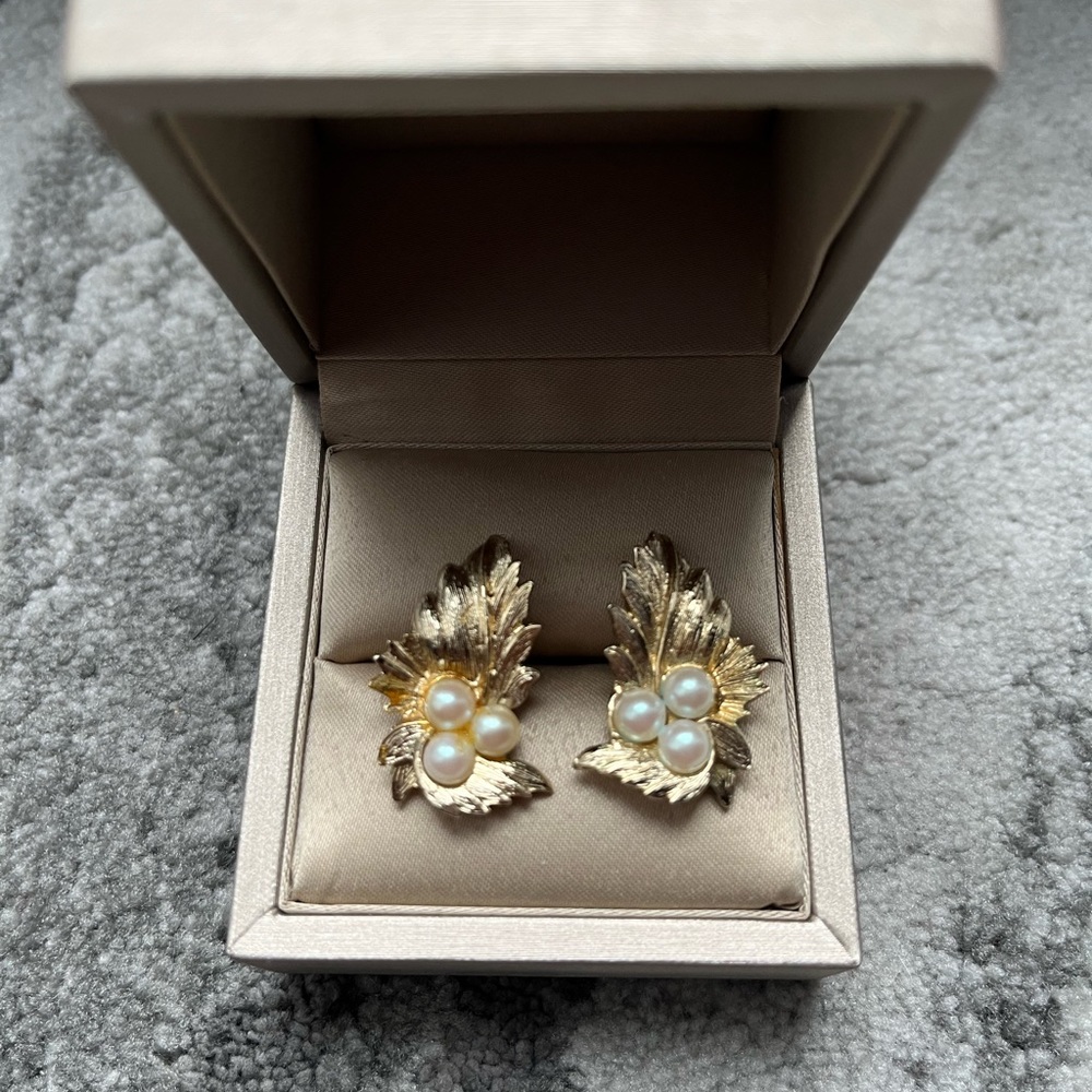 Vintage Sarah Coventry earrings from 1965 endearing collection